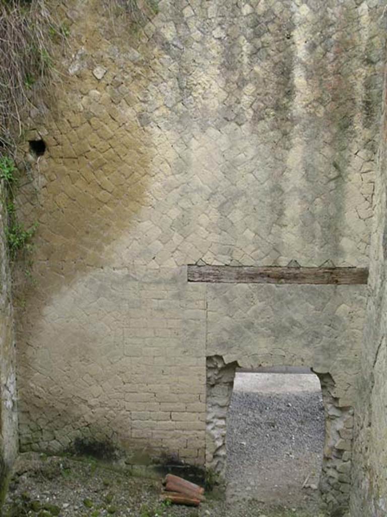 Ins Or II, 15, Herculaneum. May 2004. Rear room, looking towards east wall, and “bricked up” doorway.
Originally a secondary entrance to/from the level of the Palaestra portico, through a doorway which was then bricked up when this was transformed to a workshop. Photo courtesy of Nicolas Monteix.